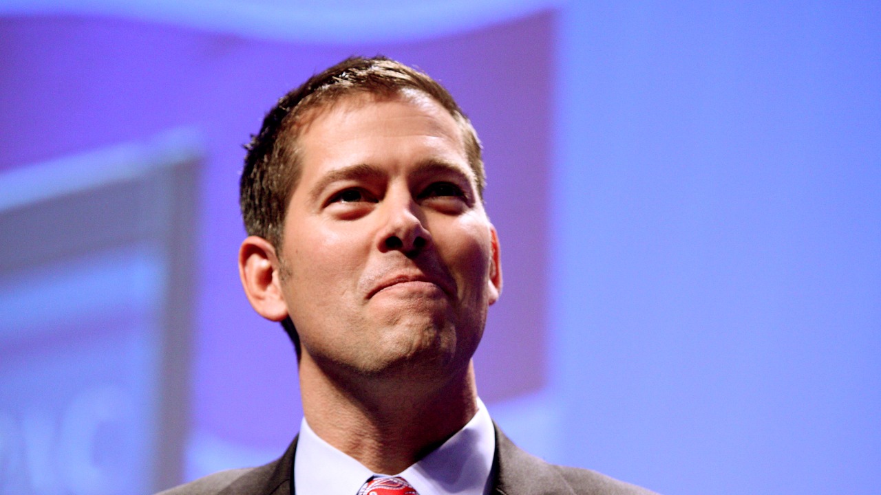 NASA chief threatens to ground all flights before Thanksgiving