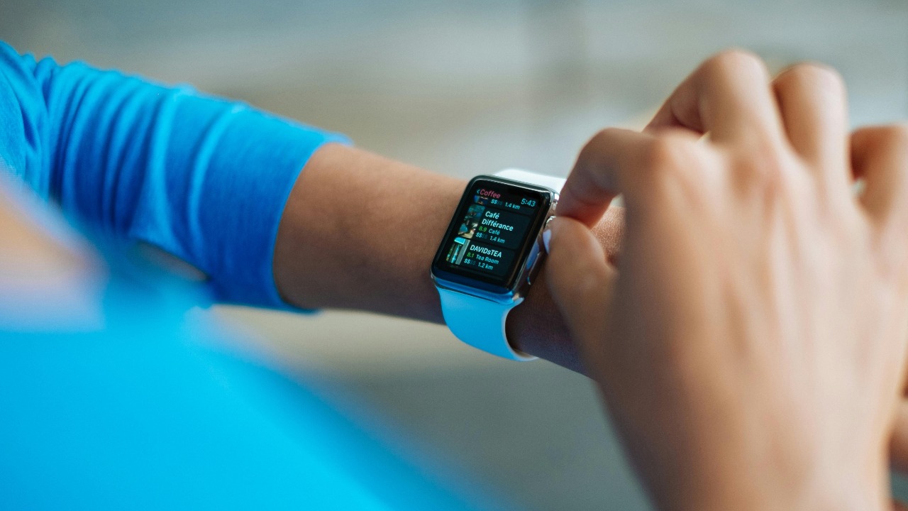 This iMac G3-style Apple Watch concept looks way too real