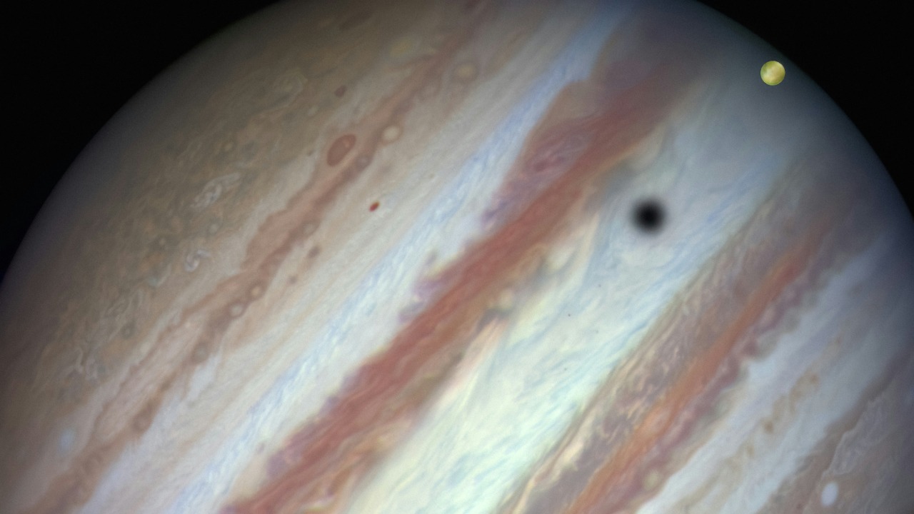 NASA probe records night lights on Jupiter