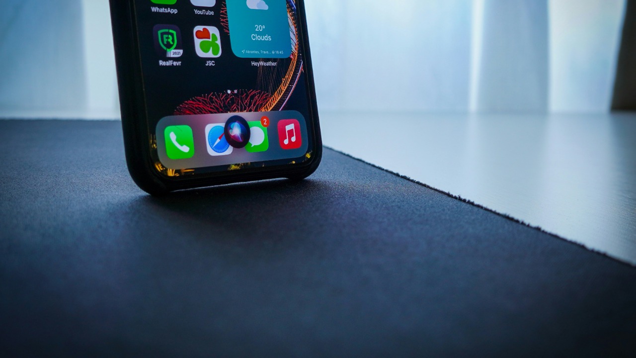 Apple may use a custom Gemini model to power Siri