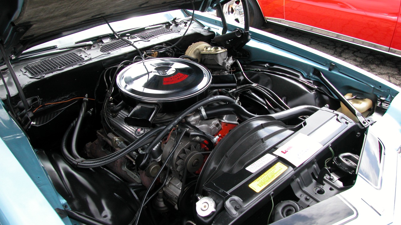 Chevy 350 vs Pontiac 350: every difference that matters