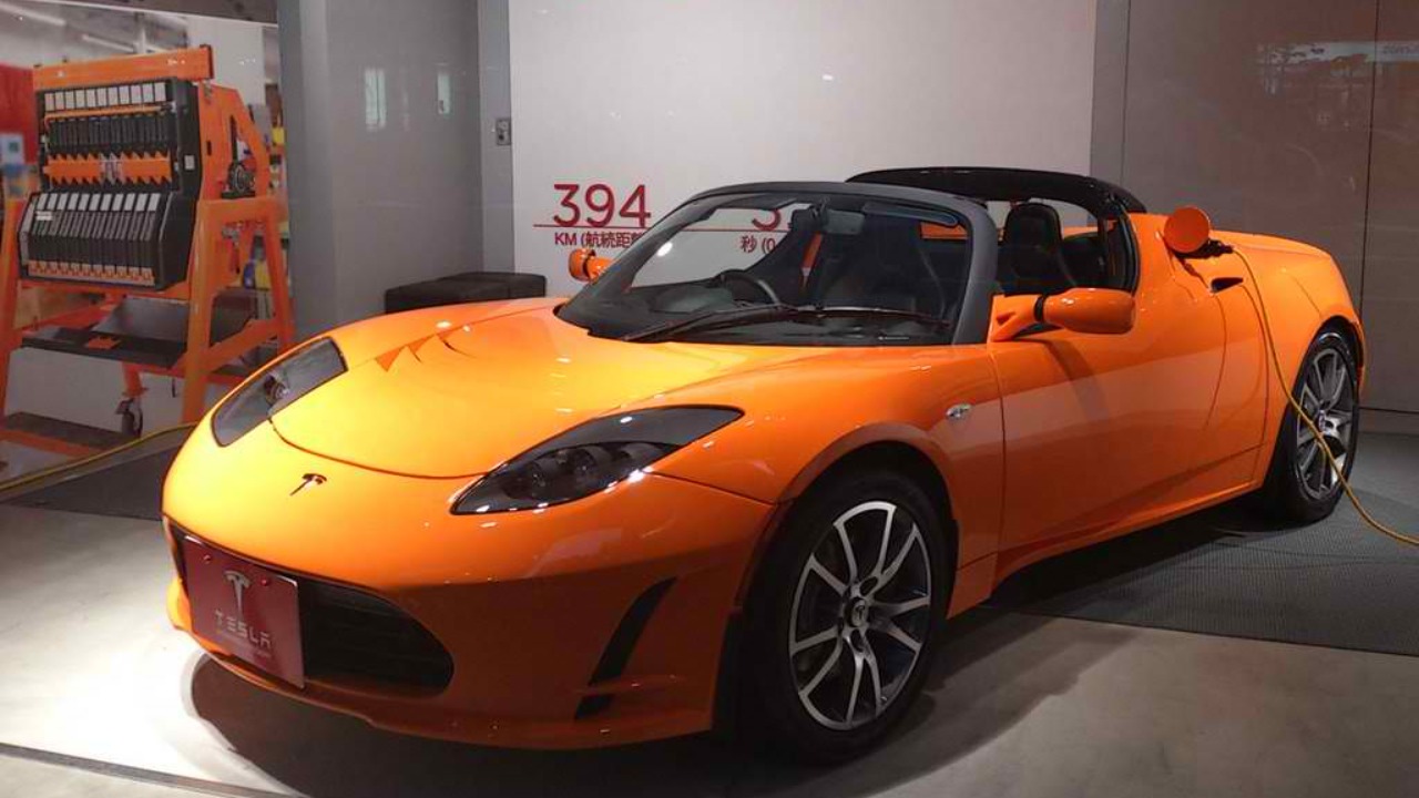 Tesla pushes Roadster 2 reveal to April Fools’ Day