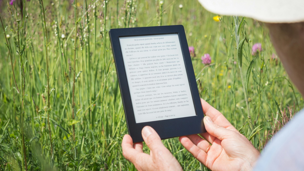 5 cheap gadgets every avid reader should own