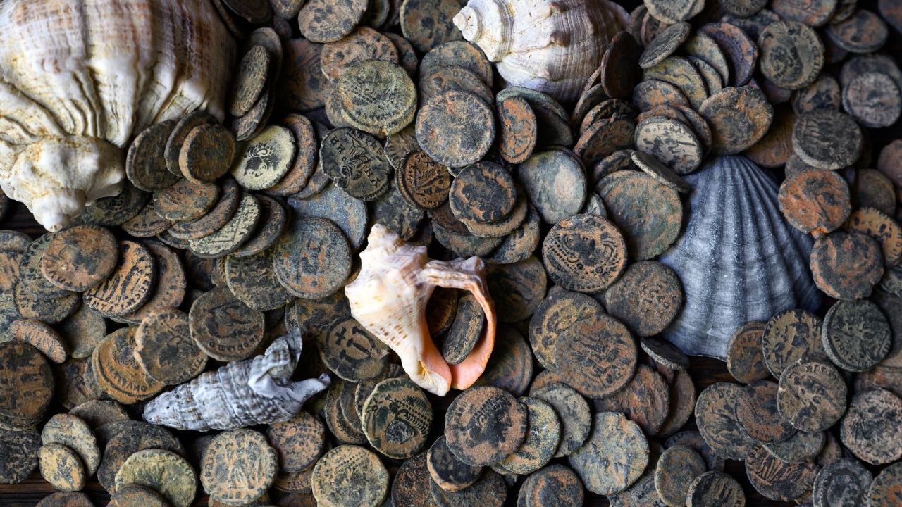 Fisherman hunting worms finds 20,000 medieval silver coins