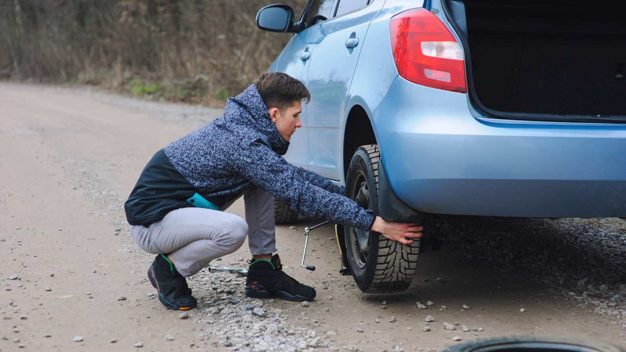 How to survive a tire blowout on the highway