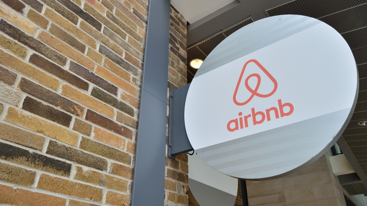 Airbnb tests kitchen stocking with Instacart pre-arrivals