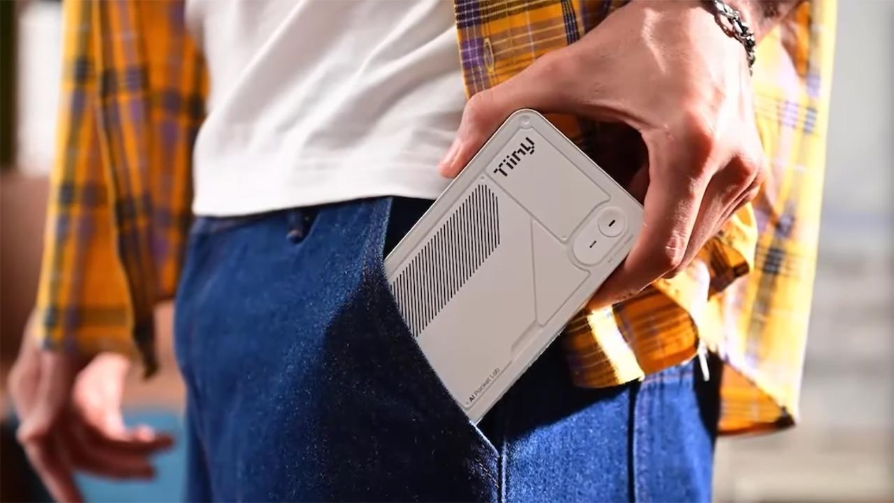 Pocket Lab crams an AI supercomputer into a power bank shell