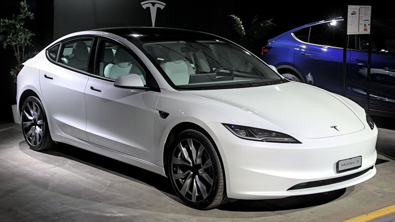 Tesla launches a cheaper Model 3 for Europe