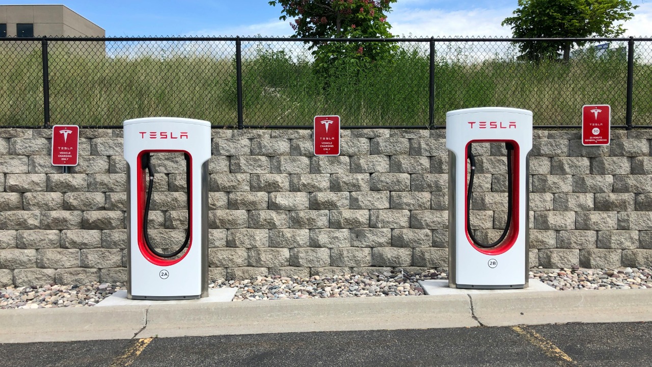 Tesla’s Supercharger map update makes finding plugs simple
