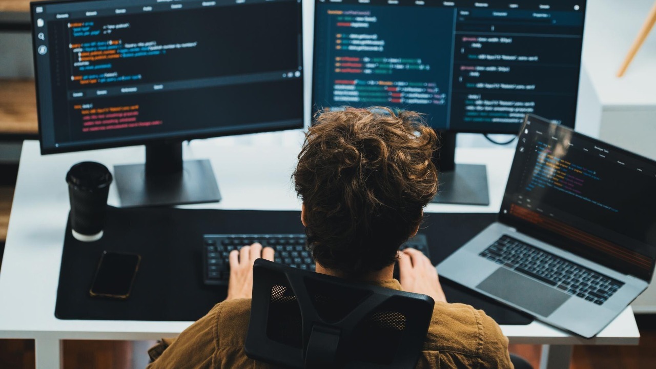 Operatives say AI could crack the two-party system