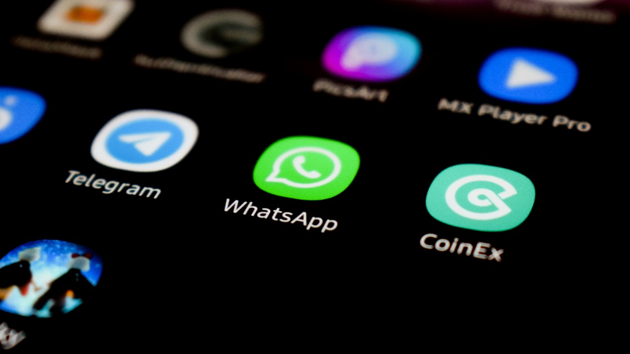 Researchers uncover a major WhatsApp security flaw