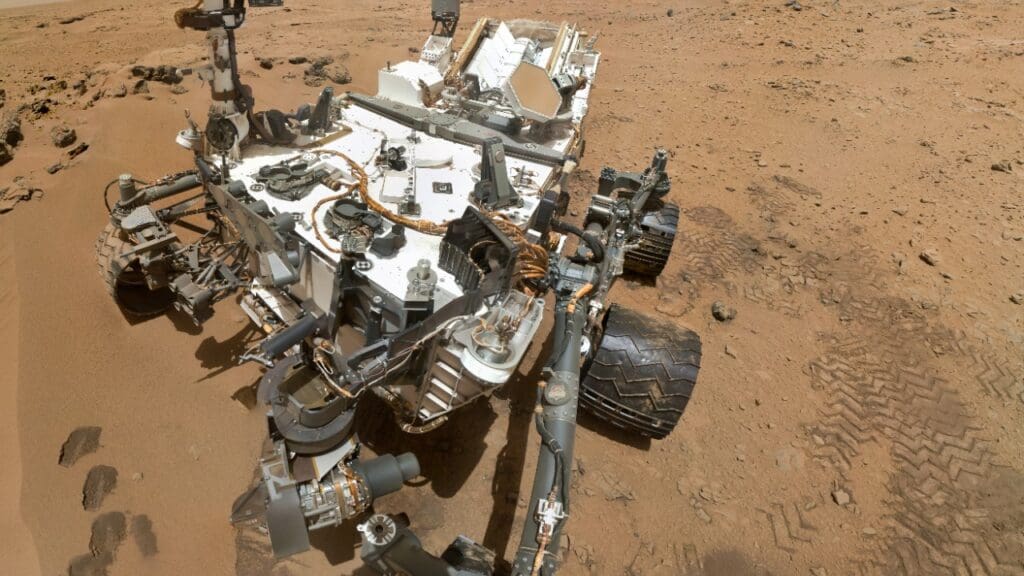 Image Credit: NASA/JPL-Caltech/Malin Space Science Systems Derivative work including grading, distortion correction, minor local adjustments and rendering from tiff-file: Julian Herzog - Public domain/Wiki Commons