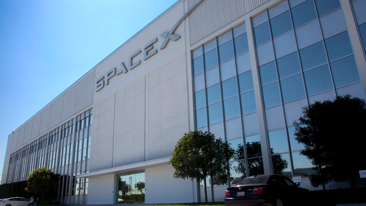 SpaceX eyes a record IPO in 2026