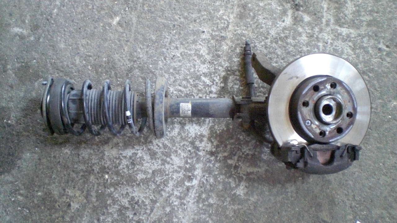 Why did automakers switch to MacPherson struts?