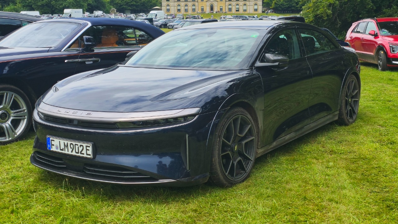 The Lucid Air has a single screen every car should copy