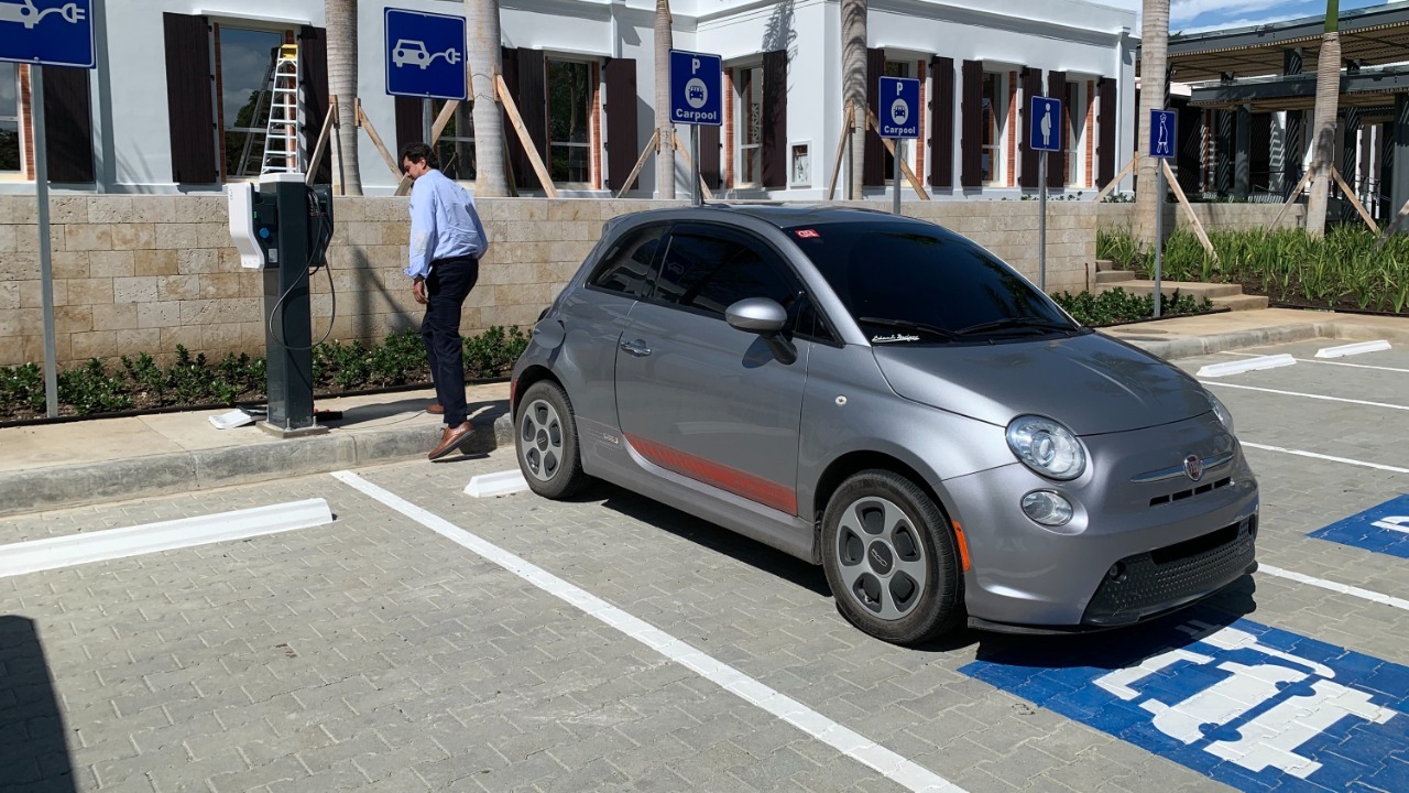 Fiat is bringing a tiny EV to the U.S. to liven up streets