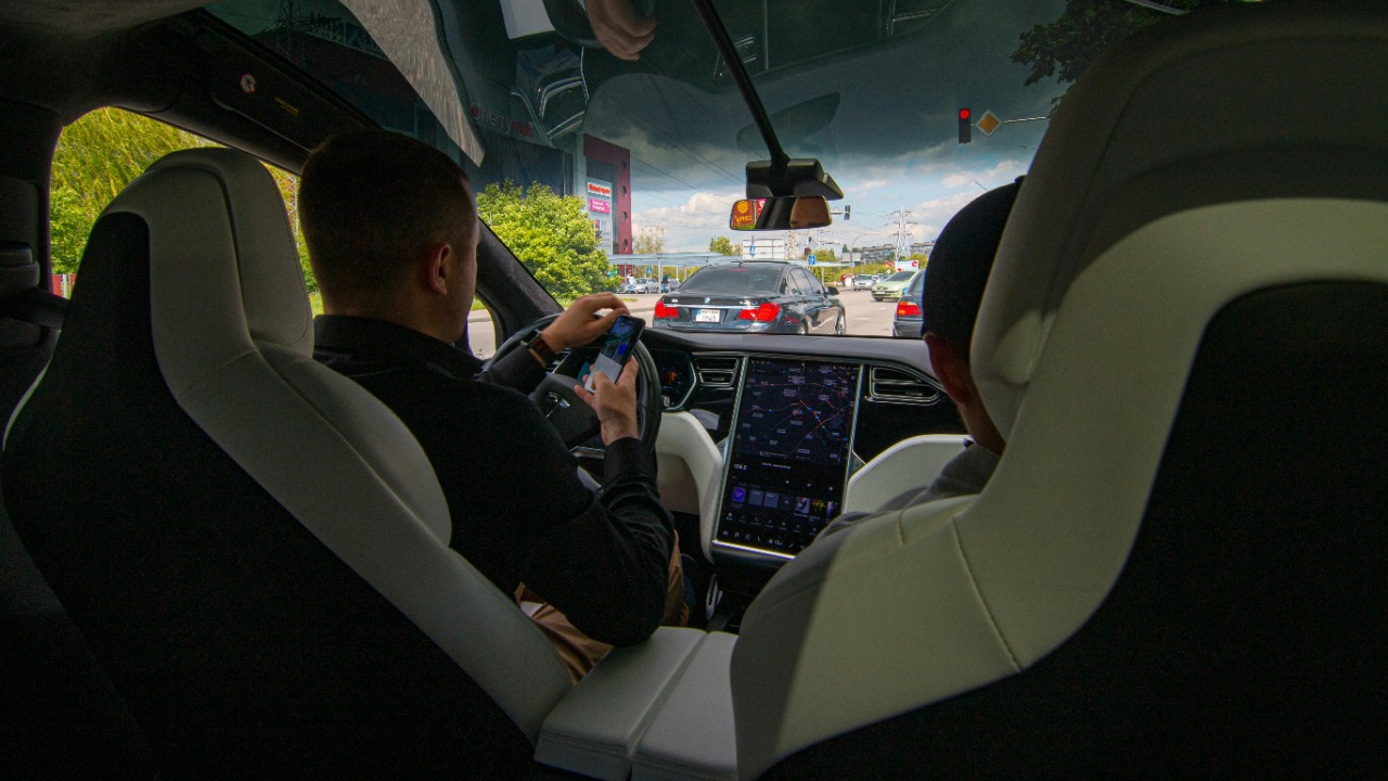 Grok can now give Tesla drivers turn-by-turn directions