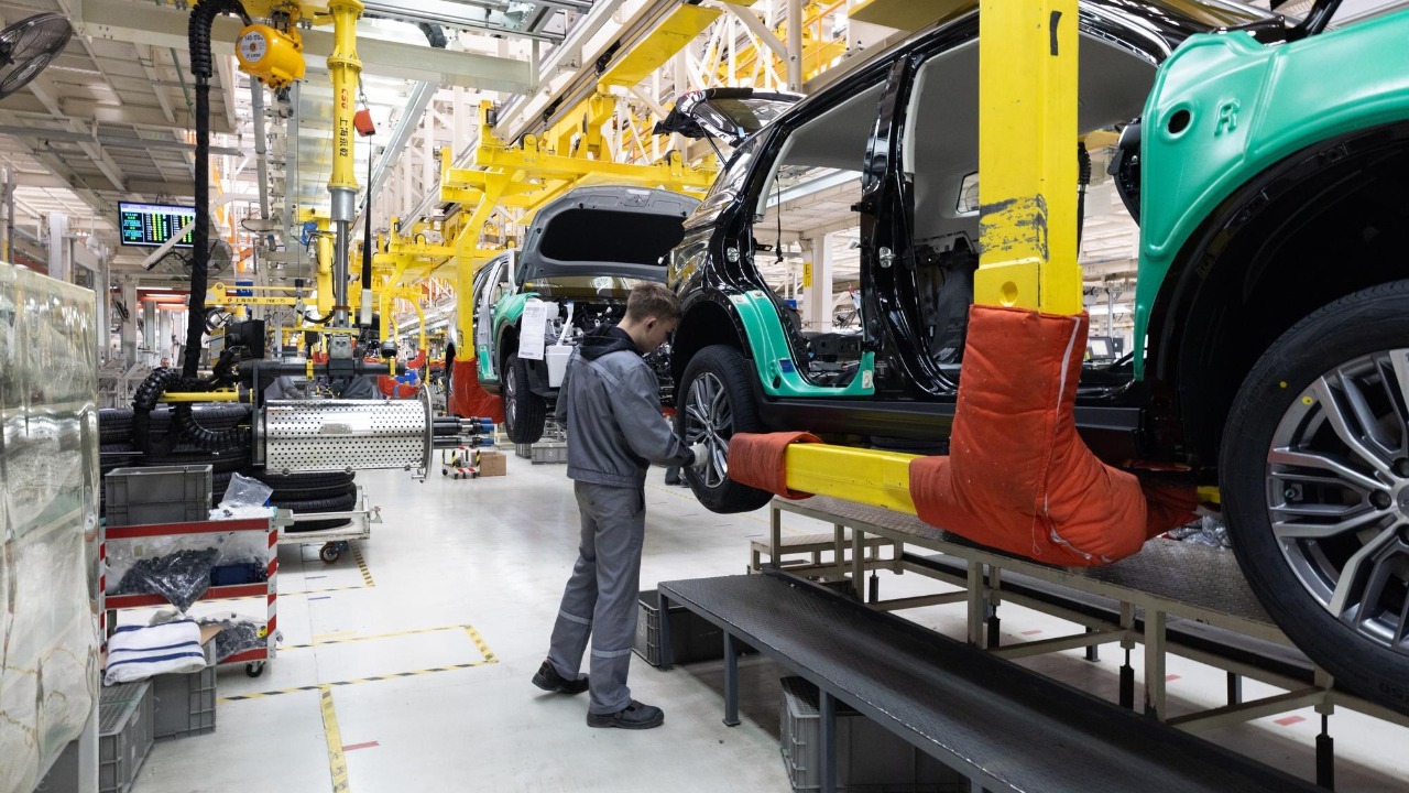 Big automakers call China a ‘clear and present’ threat to U.S. autos