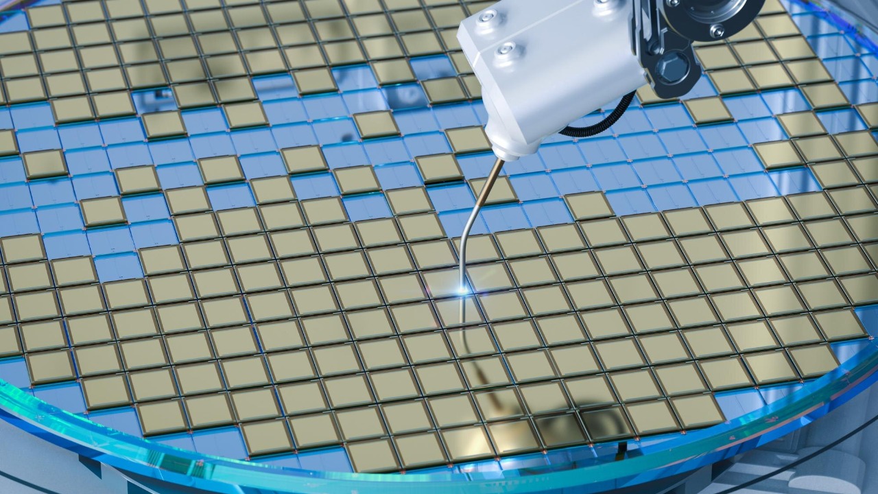 Femtosecond lasers push nanostructures to new thermal extremes