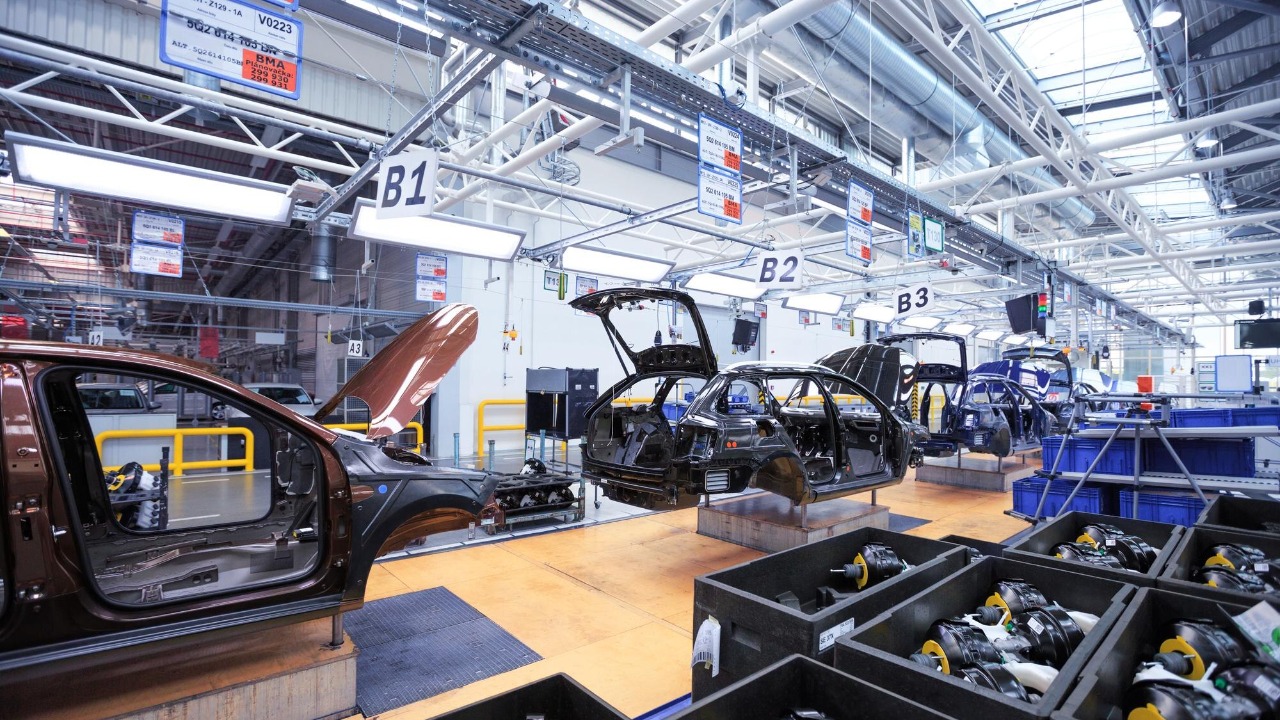 Automakers want your car data locked up with 3–5 year penalties