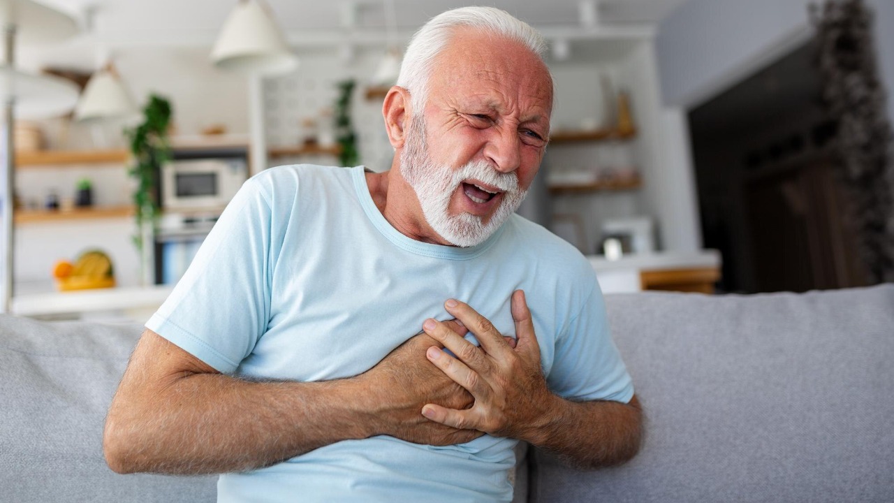 Scientists outline signs that often precede heart attack or stroke