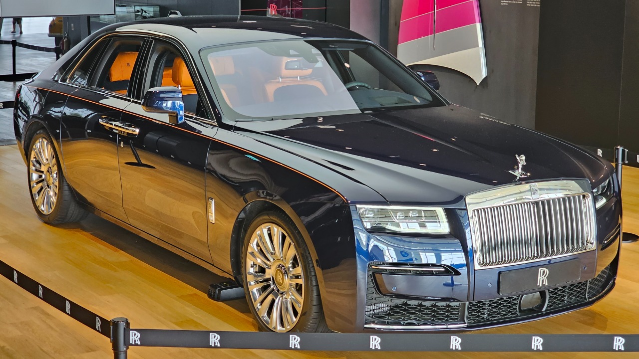 Study: Sales of 6-figure cars show no sign of slowing