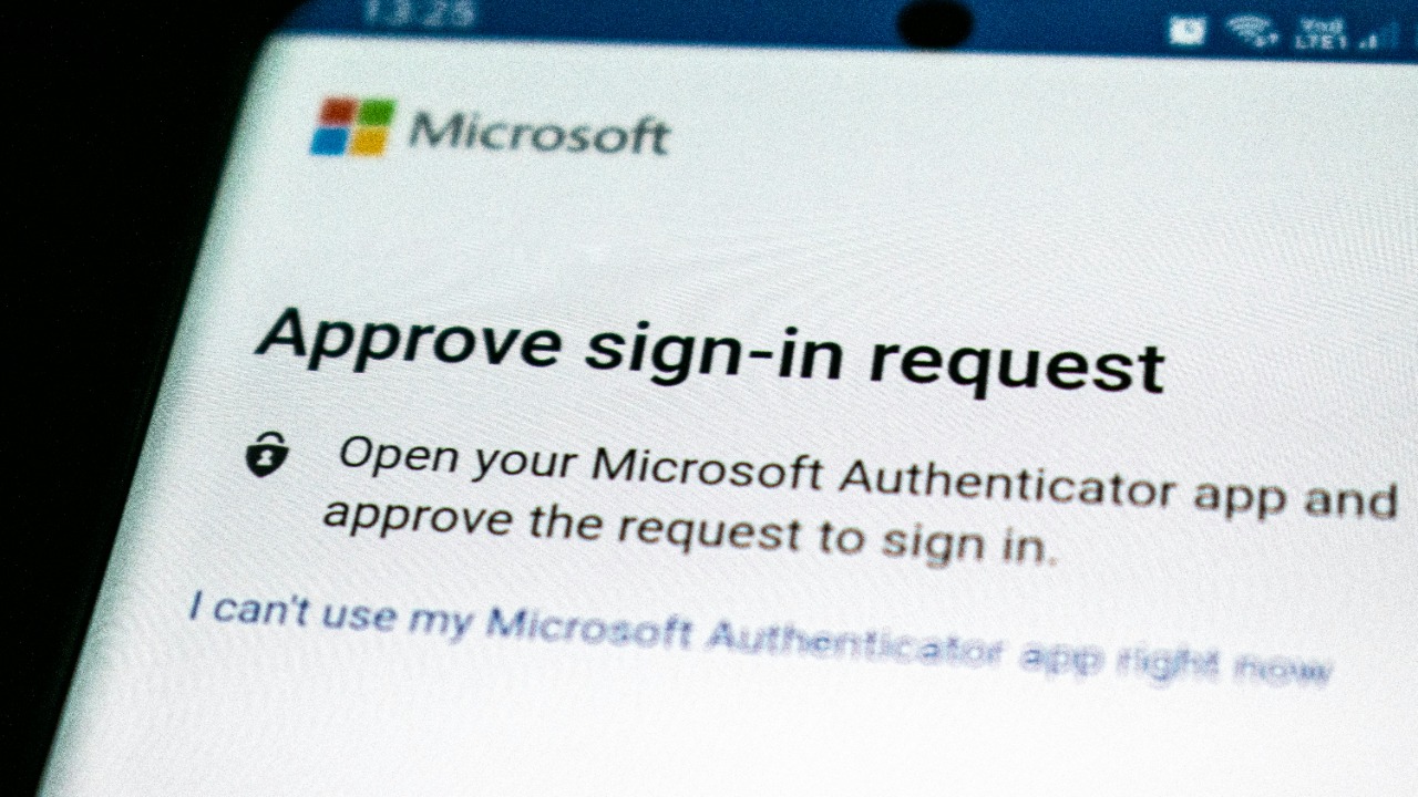 This simple trick is draining Microsoft accounts, hackers say
