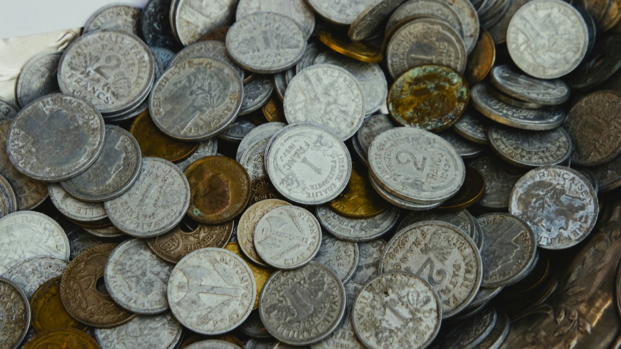 A living room floor hid 40,000 Roman coins, and archaeologists pried in