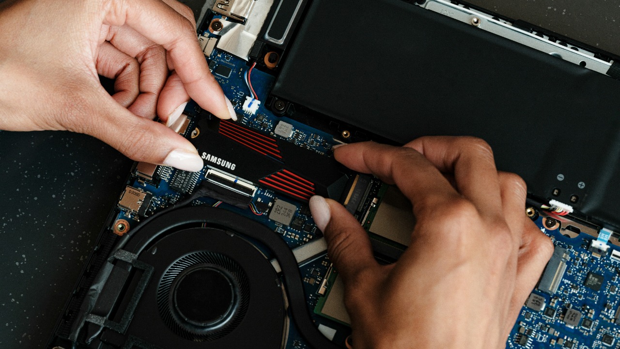 Memory shortages point to big laptop and phone price hikes ahead