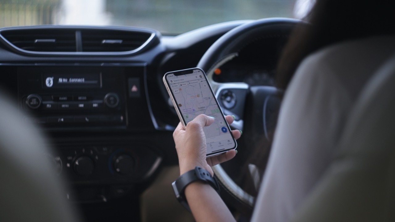 Waze may soon fix its biggest flaw to lure you from Maps