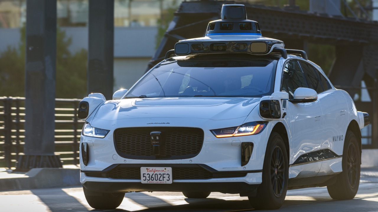 Waymo gets stuck by parade, blocks traffic for 45 minutes