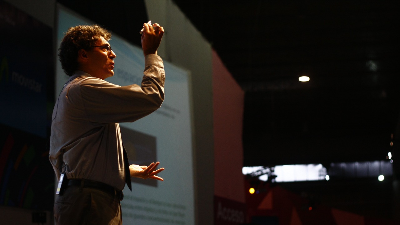 A warp drive design that works with real physics, on paper