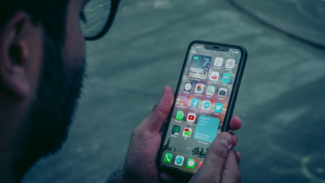 iPhone users told to update as Apple reverses the “hated” fix