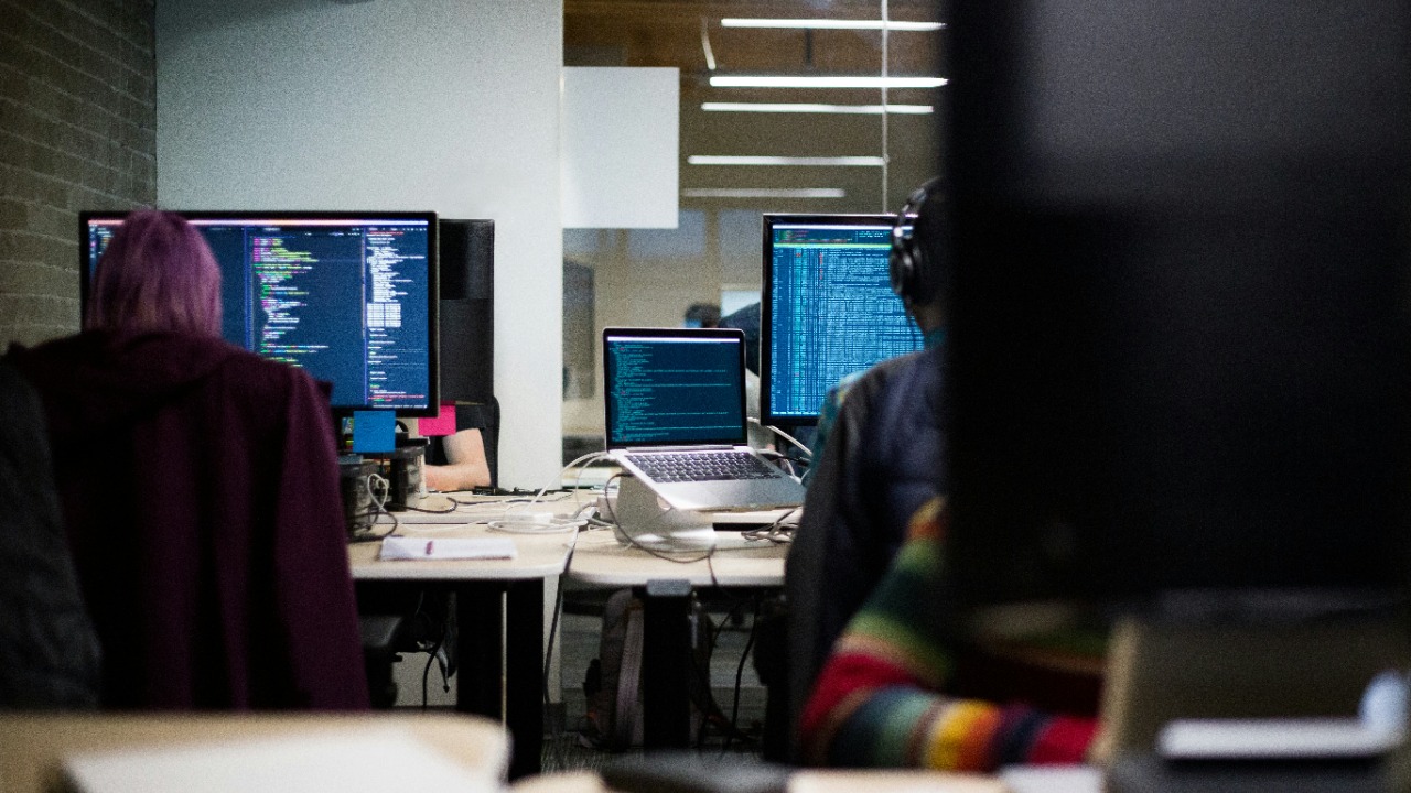 Firms hire AI specialists over data engineers, and it’s backfiring