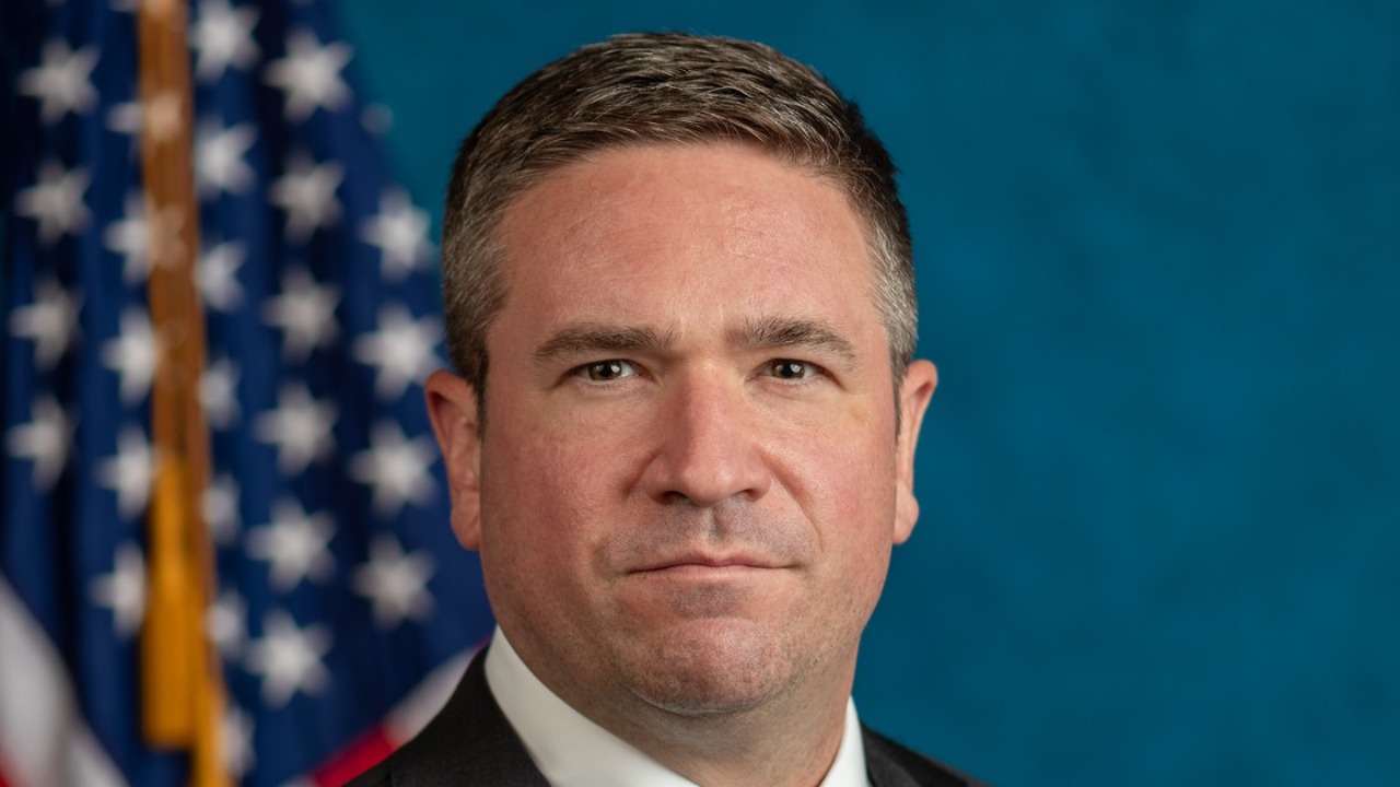 Bank of England governor warns AI will likely replace jobs