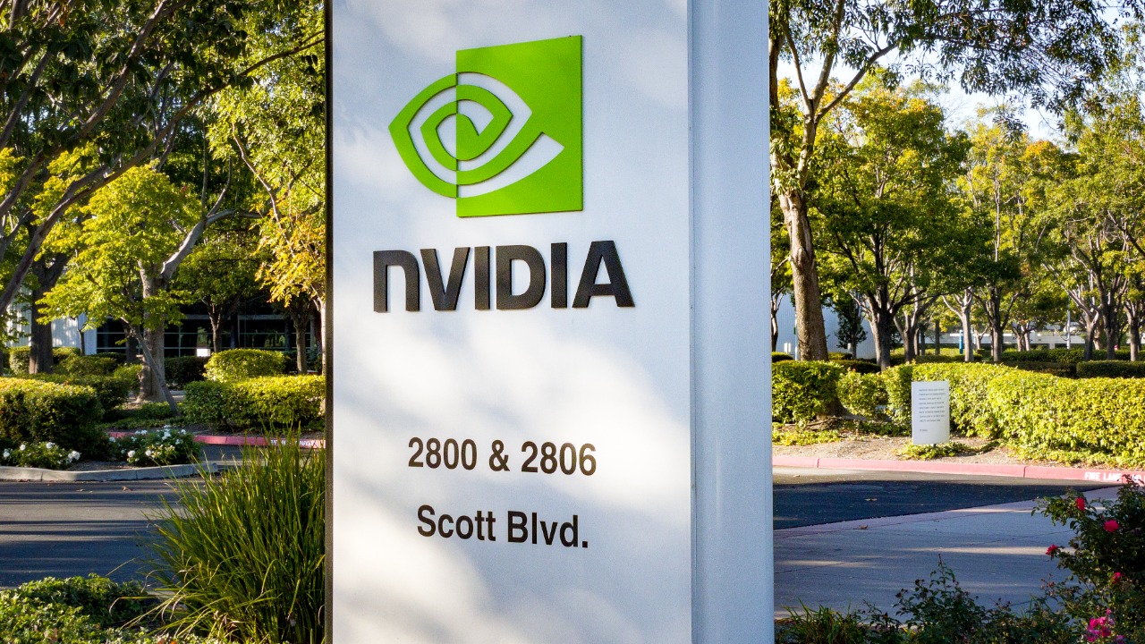 Ex-Nvidia billionaire launches new AI chips after China IPO