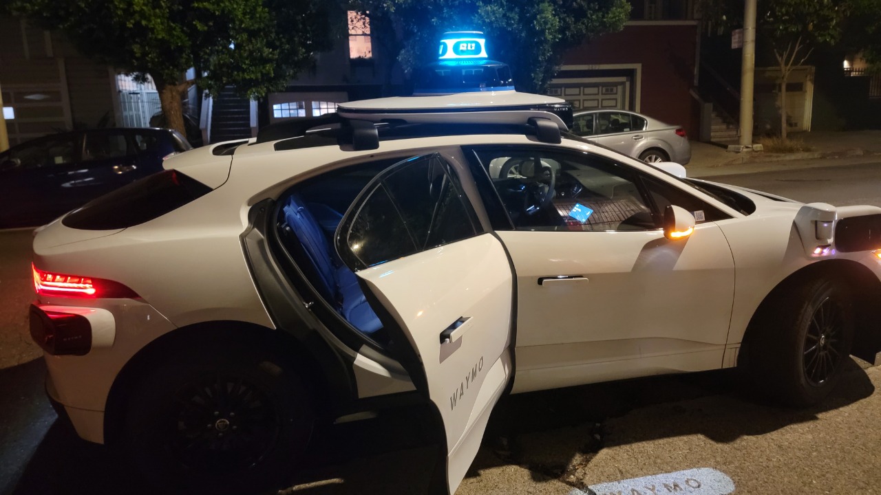 Waymo pauses SF rides after blackout strands robotaxis