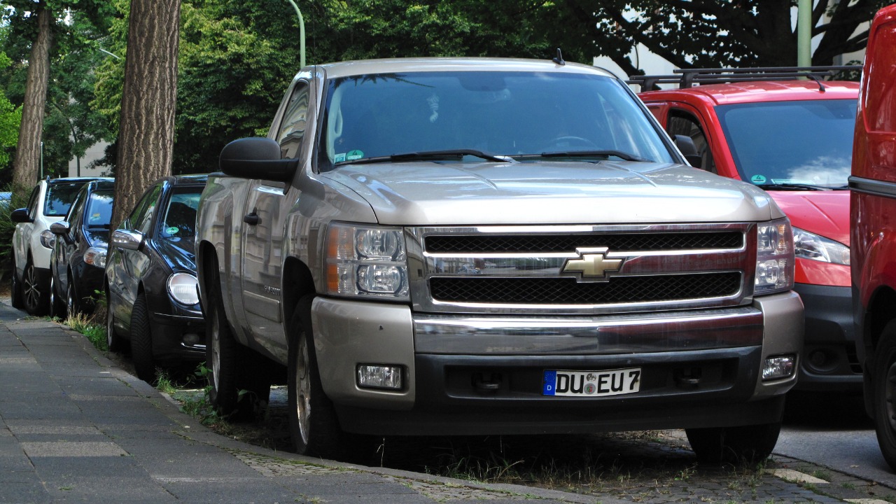 Leaked patent pics show the next Chevy Silverado 1500 look