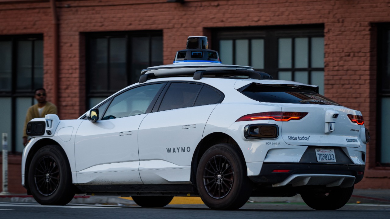 Woman finds a man hiding in the trunk of her Waymo