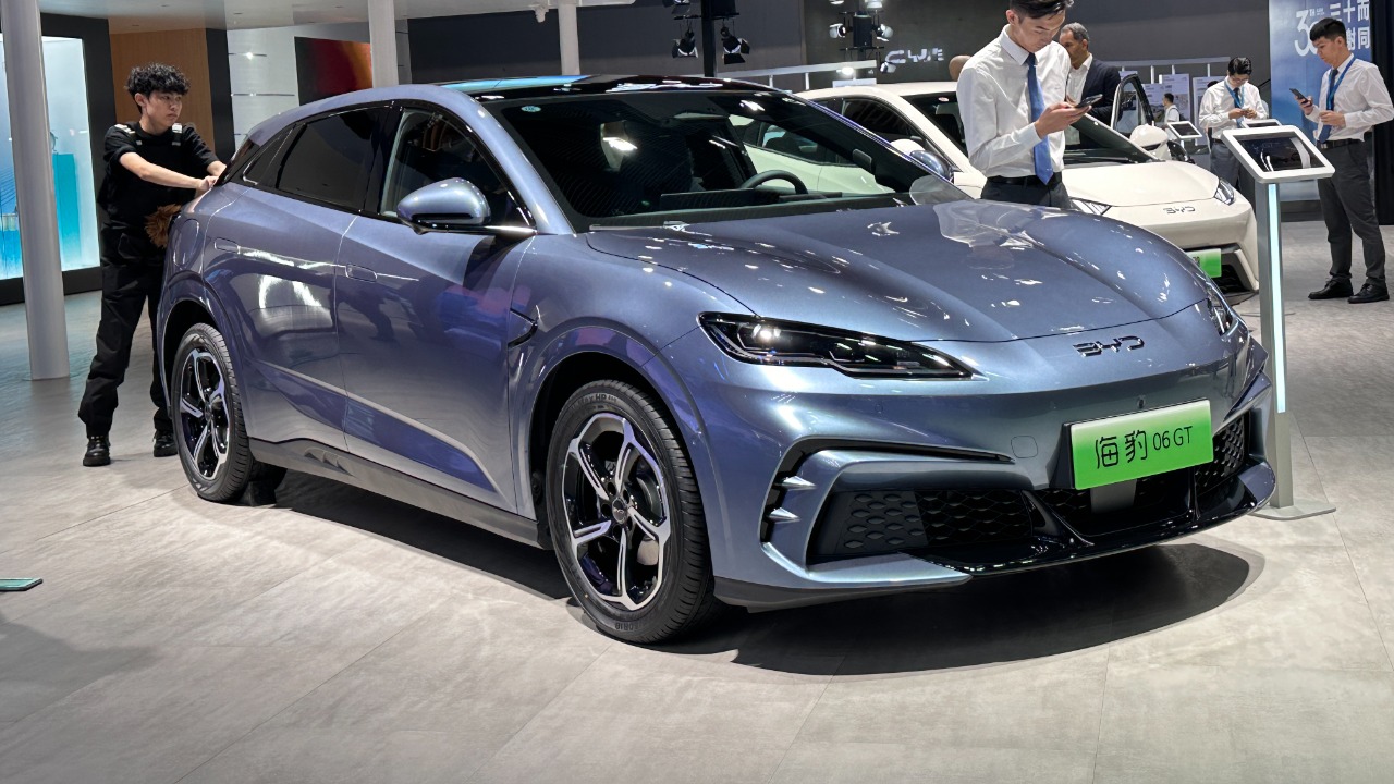 China slams brakes on plans to mass-produce self-driving cars