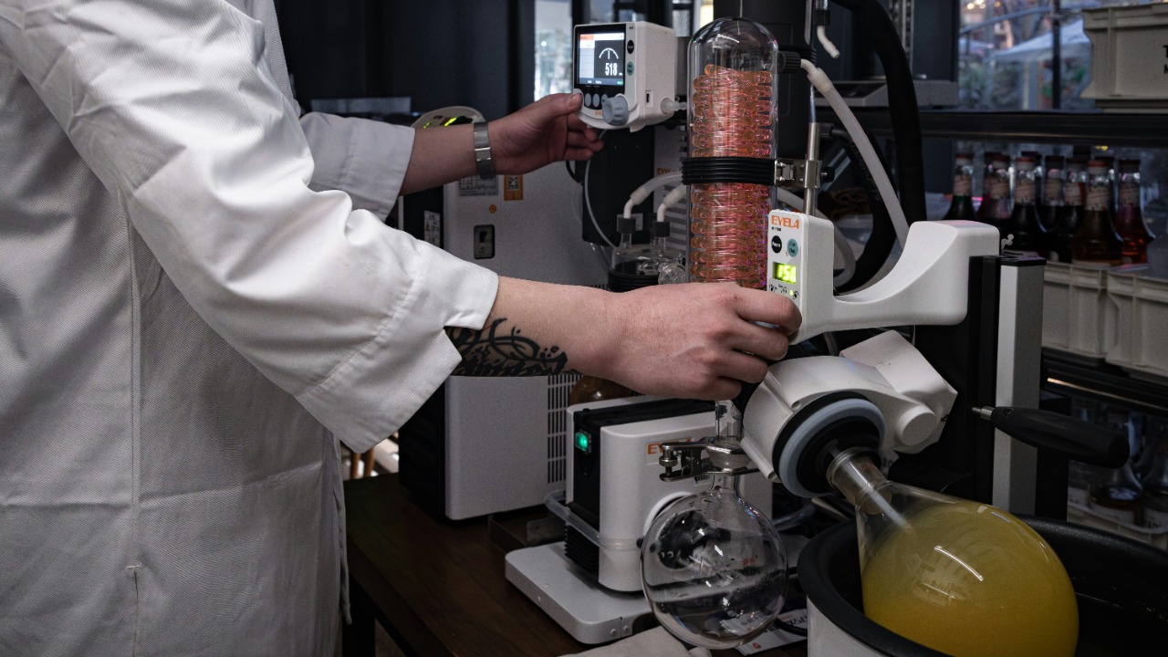 Robots speed antibiotic discovery by making 100s of compounds