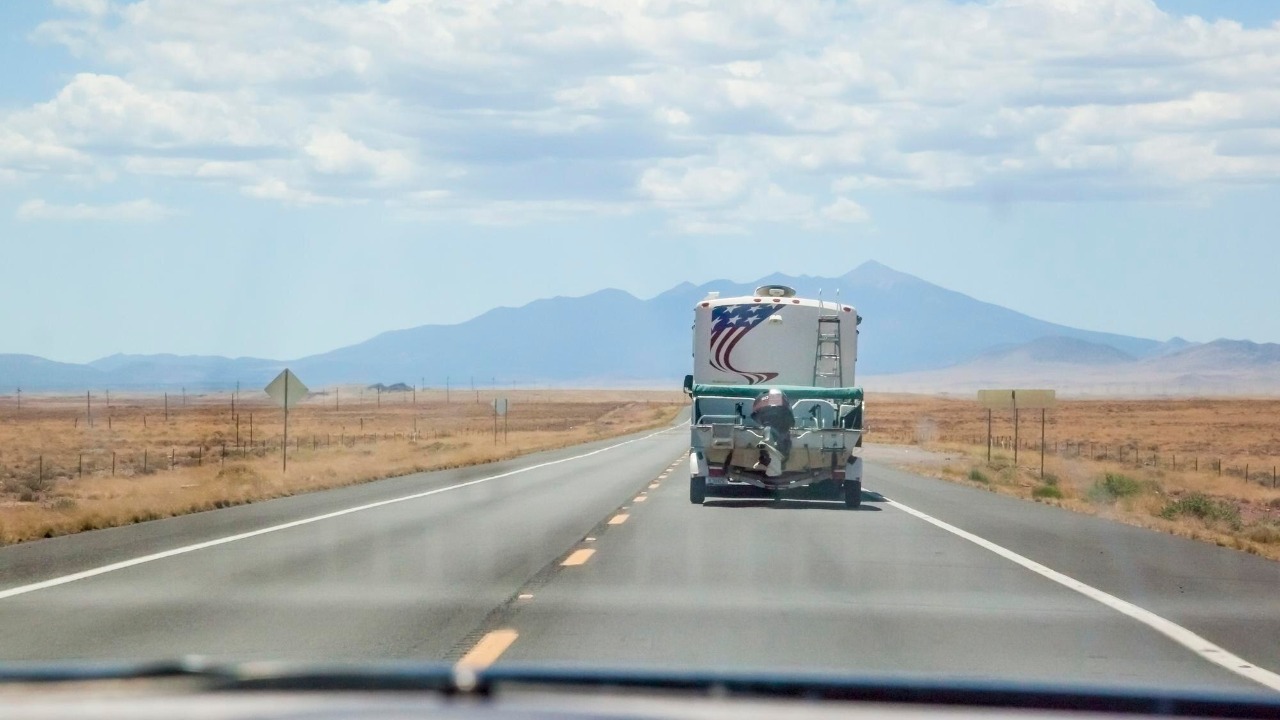 This road wirelessly charges an electric semi at 65 mph