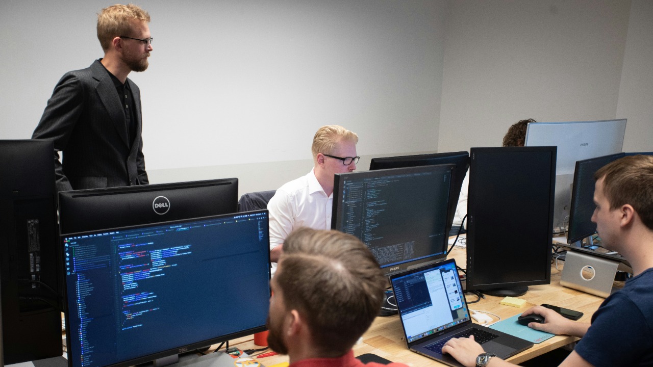 Top software engineering students can’t land jobs as AI takes over