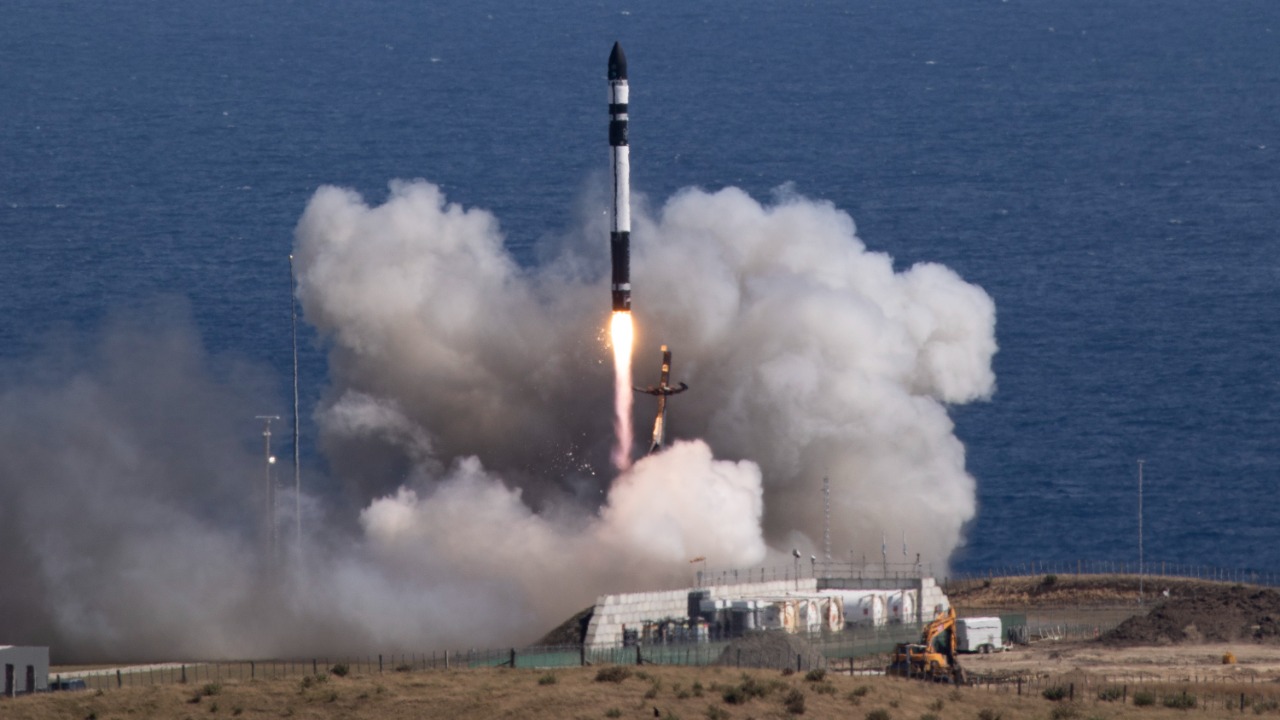 Rocket Lab’s Electron launches Japanese satellite, sets a new yearly record