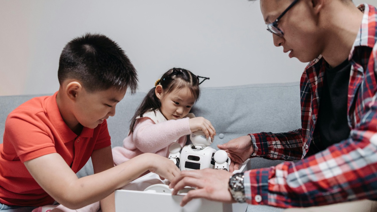 Kids are bonding with AI and it’s breaking real-life development