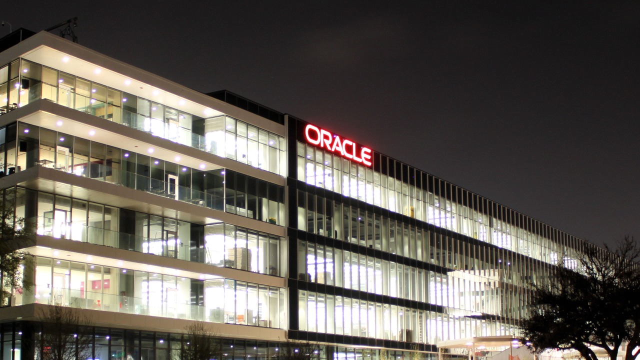 Oracle’s AI sprint backfires into its worst quarter since 2001