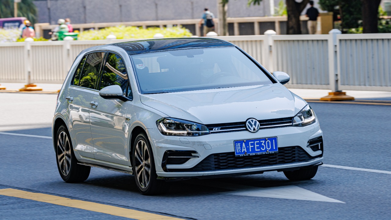 10 hatchbacks with sports-car top speed and daily practicality