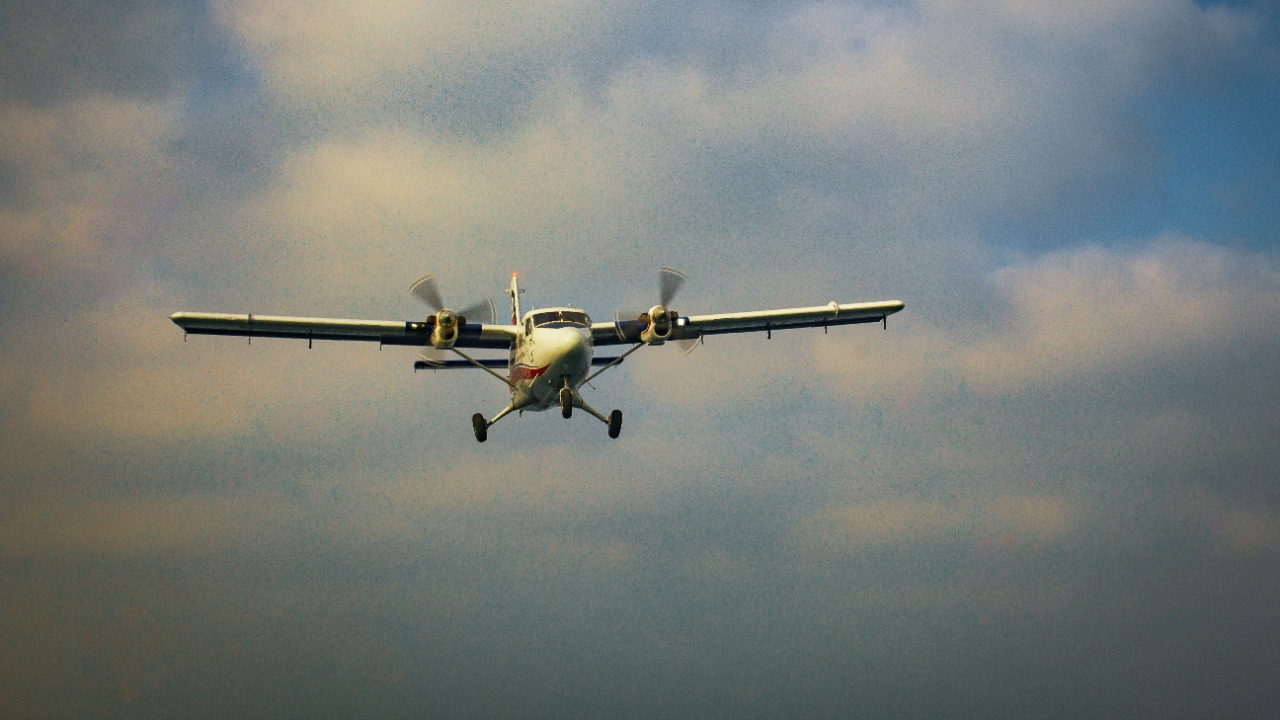 Autopilot lands a plane after cabin pressure loss, a first