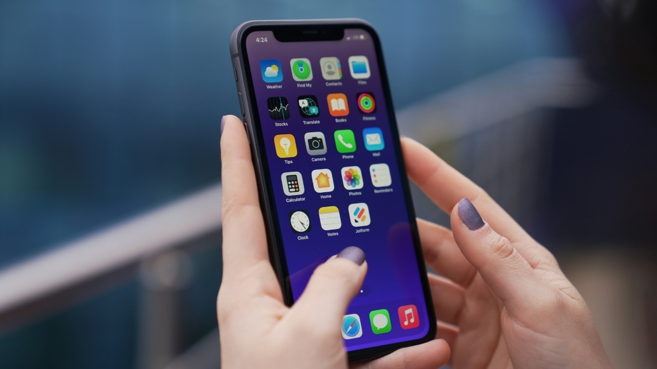 Your iPhone has a hidden Netflix sleep timer. Here’s the shortcut