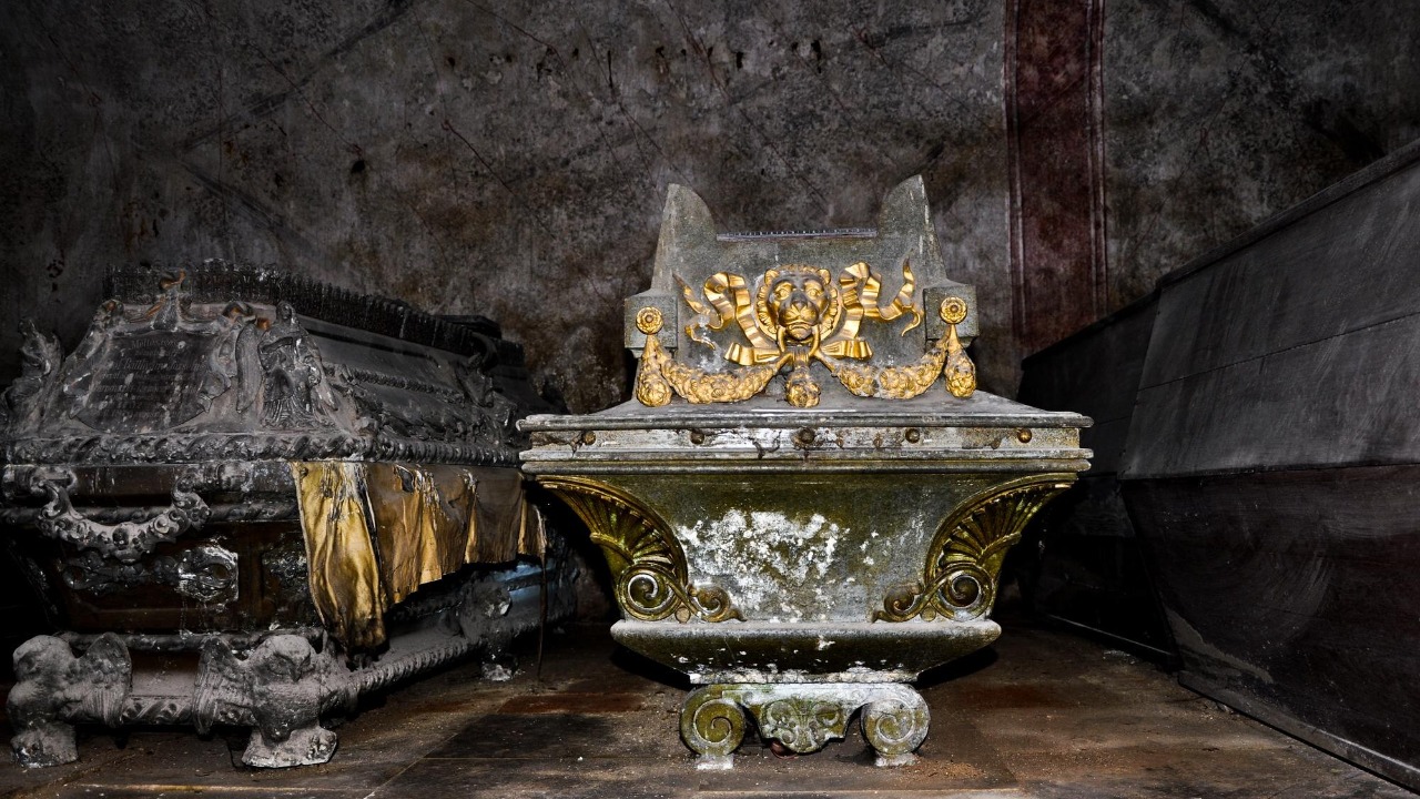 Ancient grave reveals the oldest gold artifacts ever found